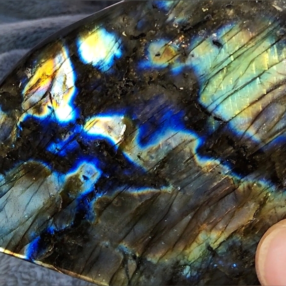 Big Bright Beauty! Large Labradorite Free-form - Picture 12 of 17
